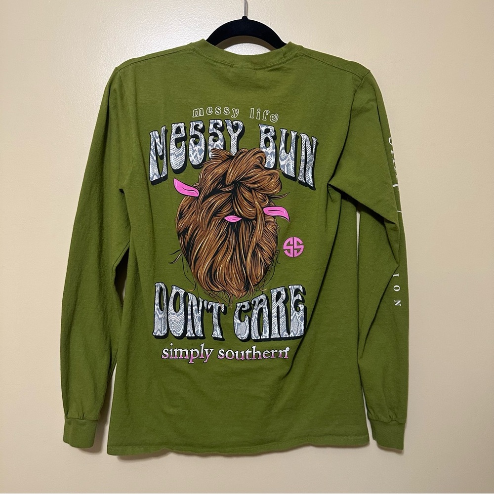 Simply Southern Messy Bun Dont Care Long Sleeve Graphic T-Shirt Womens S Green - Picture 8 of 9